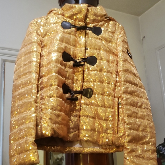 Gorgeous Spring /Fall sequins jacket 😍 👌. - Picture 8 of 8